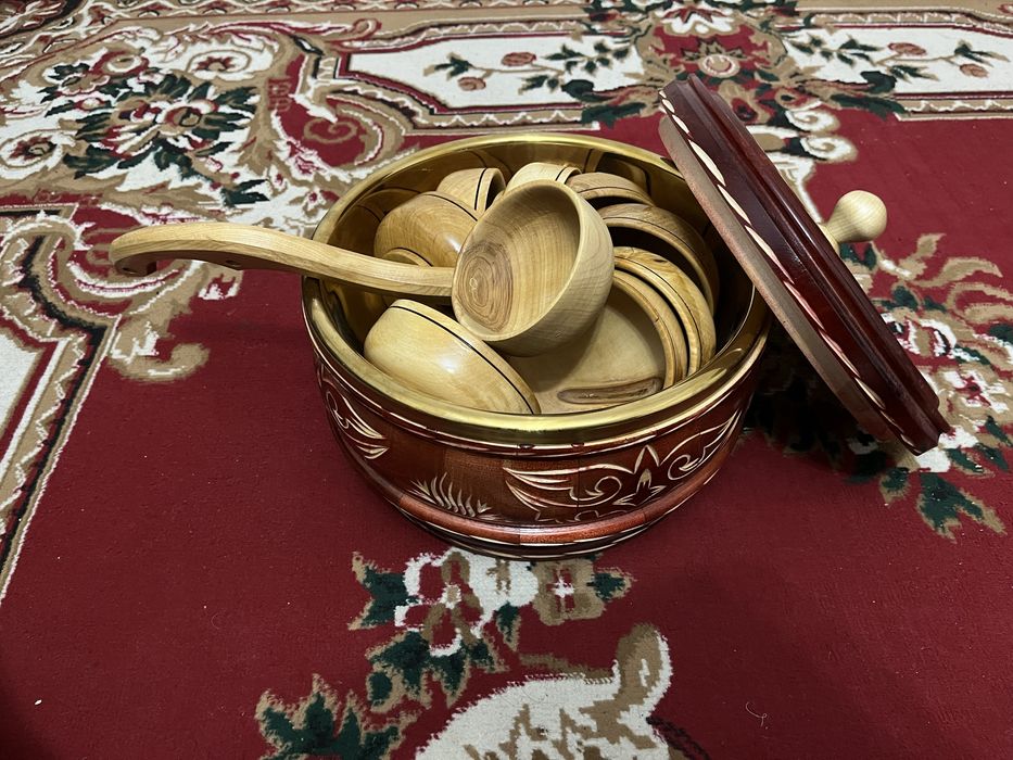 Кумысница с посудой