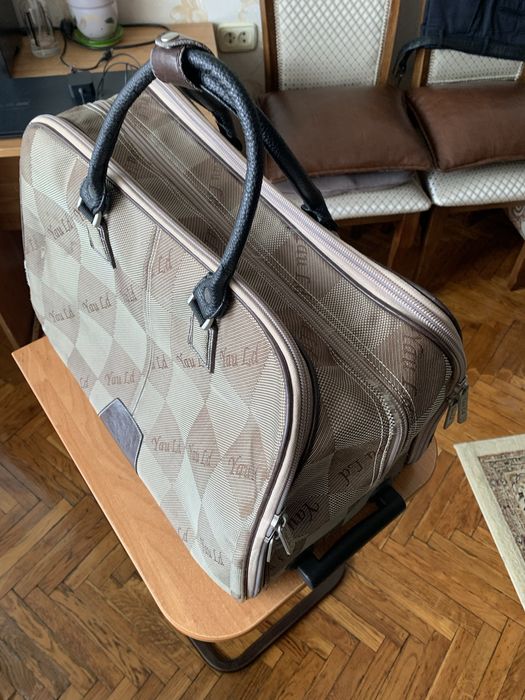 Срочно продам дорожную сумку на колесиках в отличном состоянии,