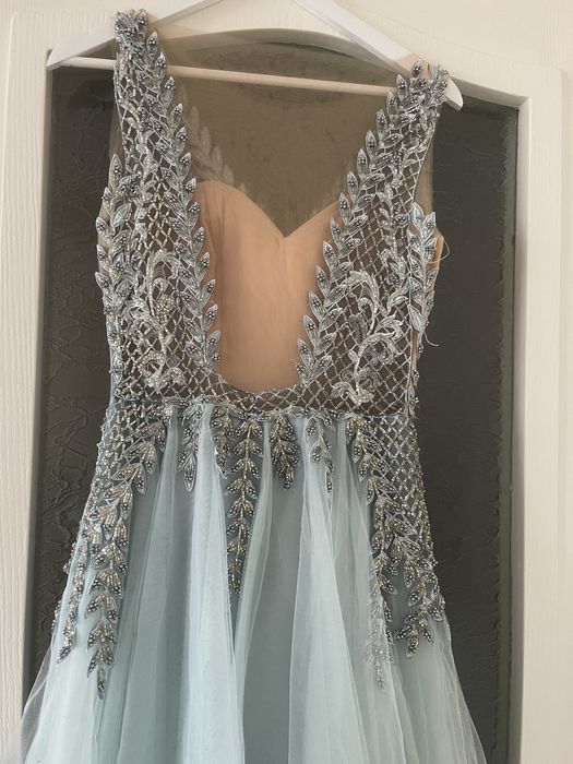 Абитуриентка рокля