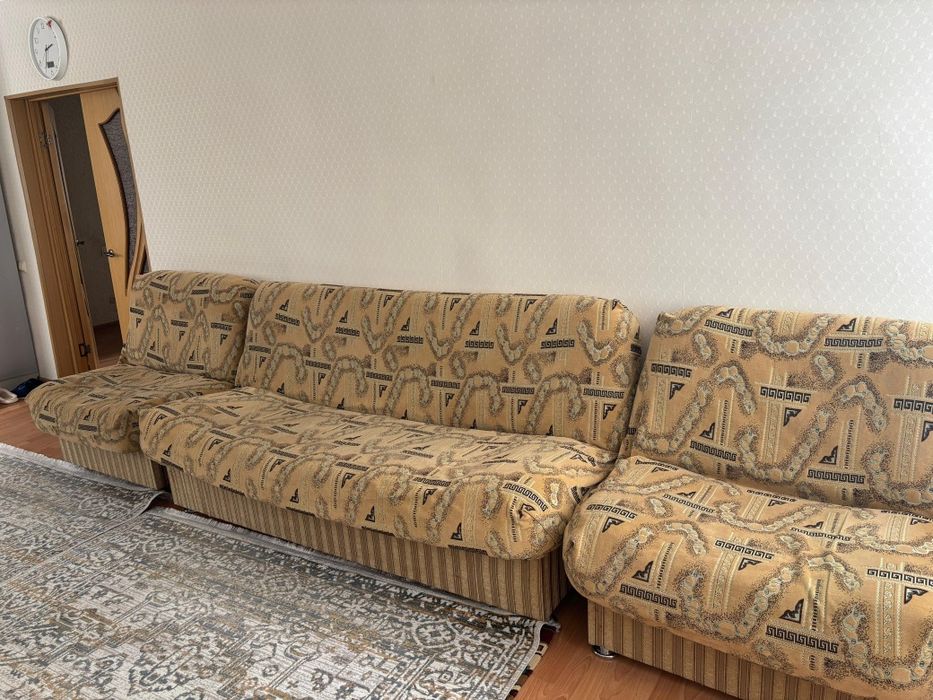 Продам диван с креслами