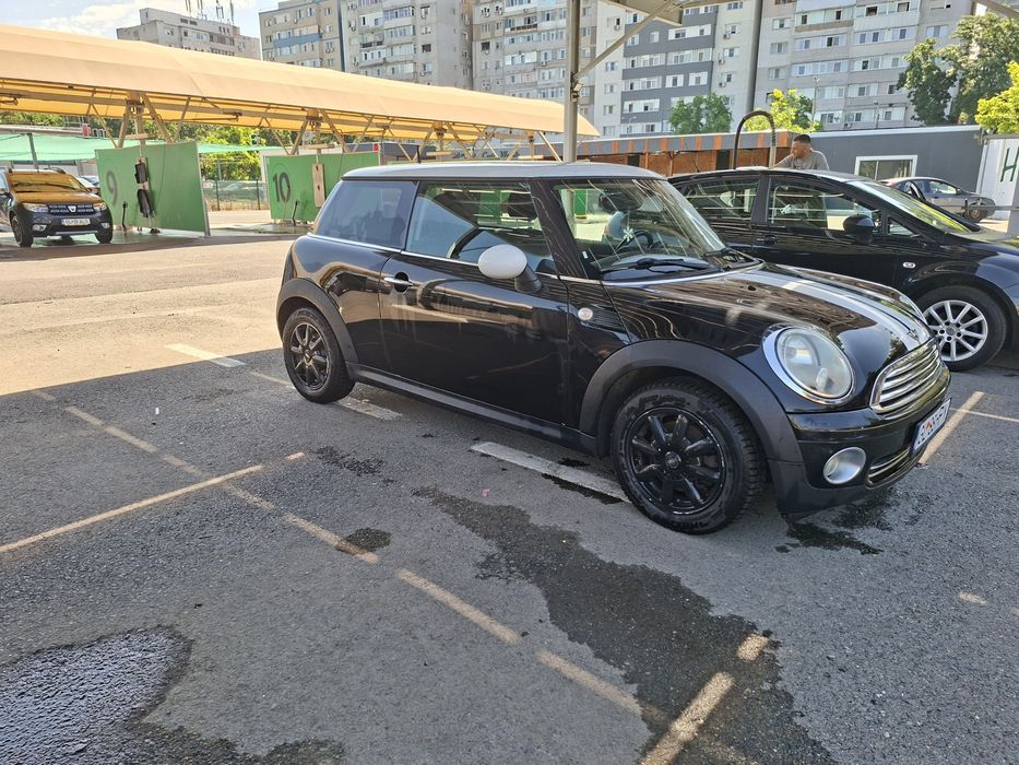 Mini cooper 1.6 i. Model 2010  1990euro
