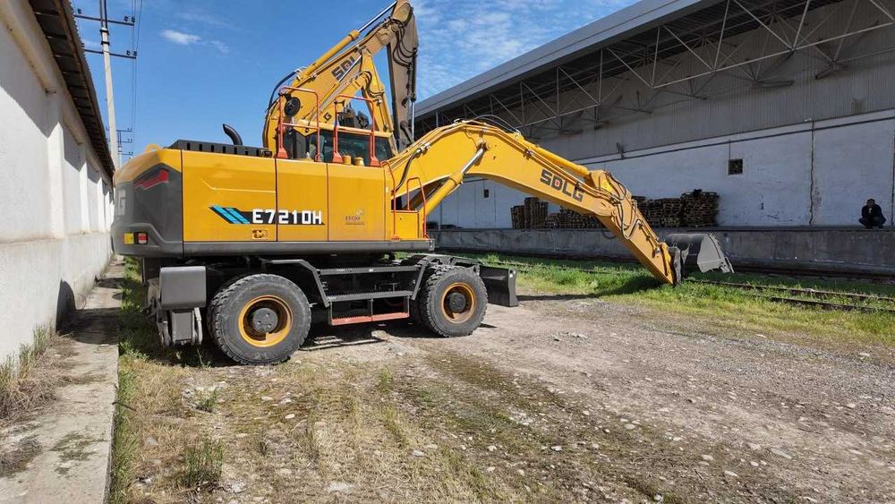 Колёсный эксковатор SDLG E7210H