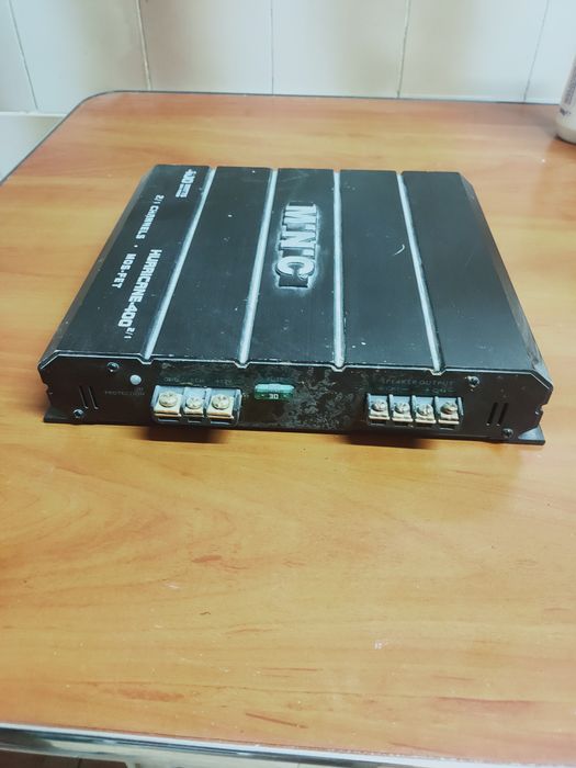 Amplificator auto M.N.C