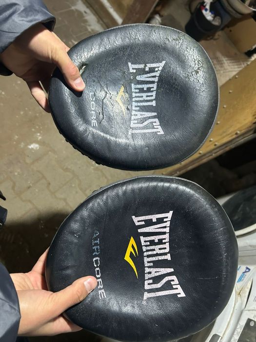 Боксерские лапы, боксерская перчатка