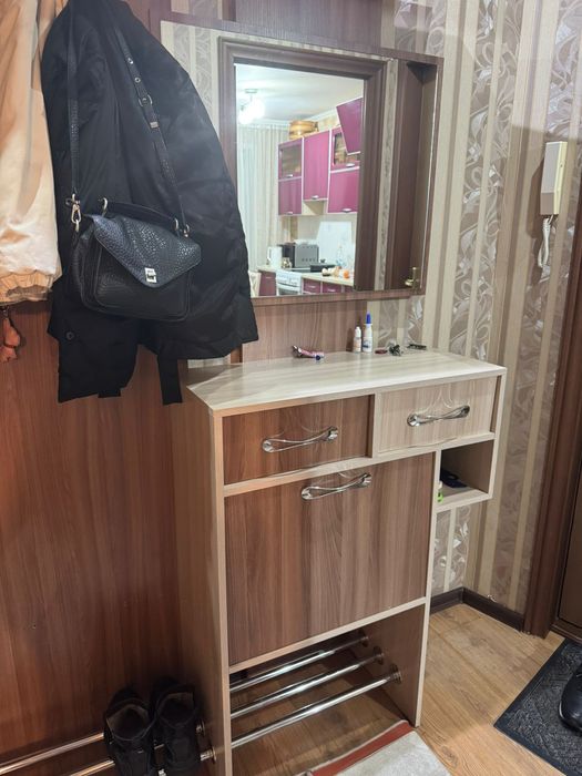Продам прихожую срочно