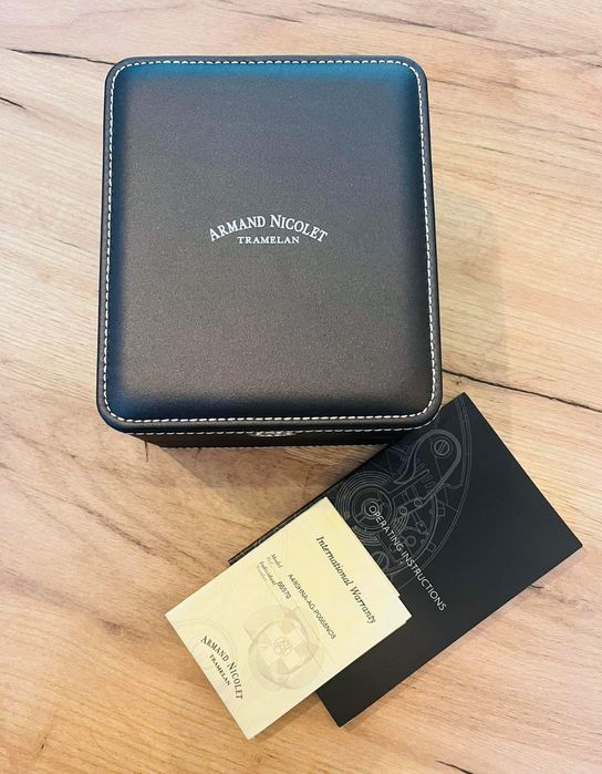 Швейцарски,мъжки часовник