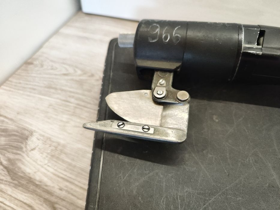 Masina de taiat material pe acumulator Fein Mofex