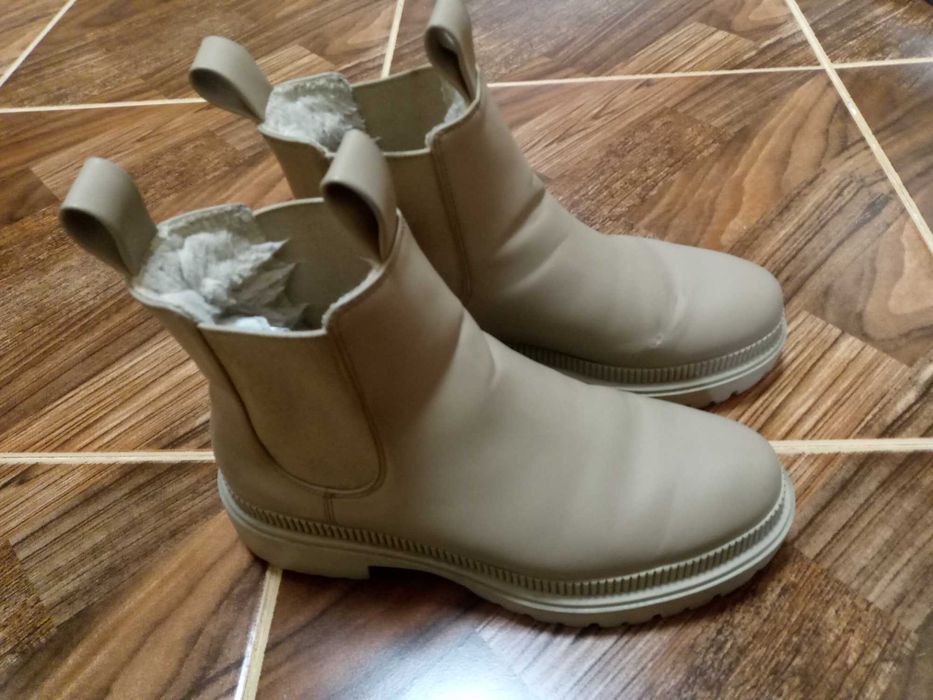 Продам полусапожки натуральная кожа 100тыс, простые БЕСПЛАТНО