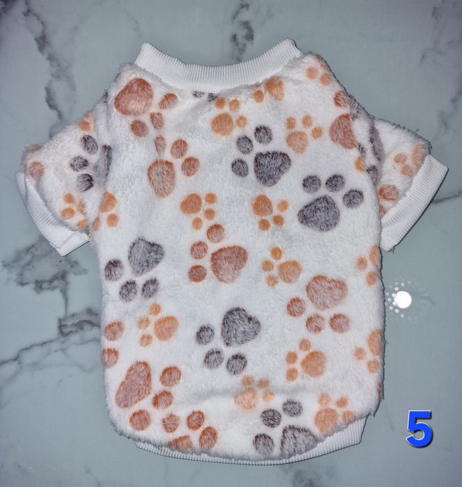 Дрешки за малки кучета и котки от 15лв до 25лв.