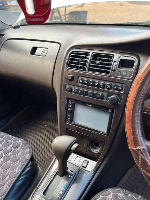 продаю автомобиль тайета мак2