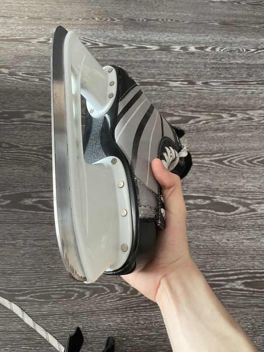 Хоккейные Коньки CCM 01