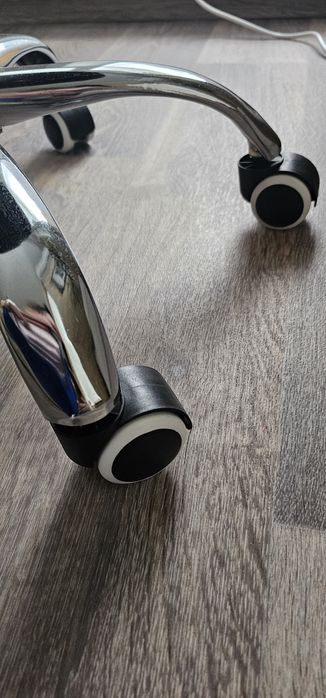 Продам стул мастерана колесиках