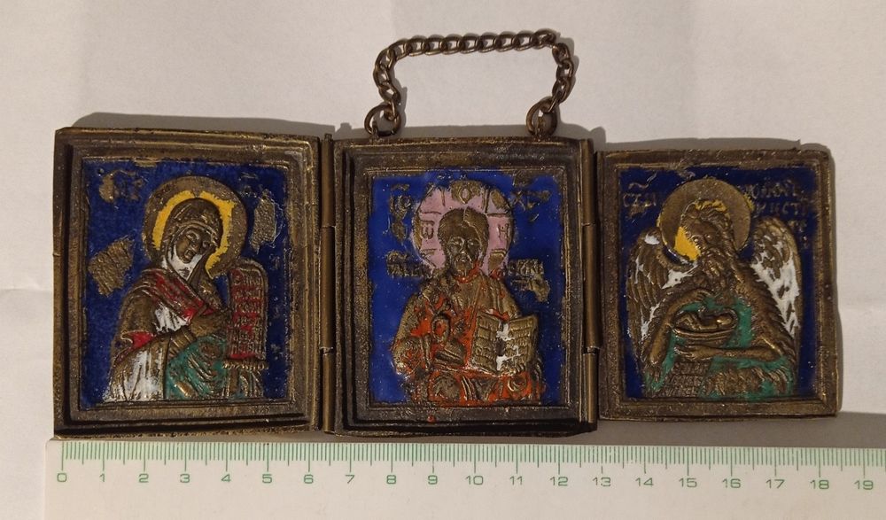 Vând sau schimb obiecte vechi.Preț în funcție de obiectul ales.