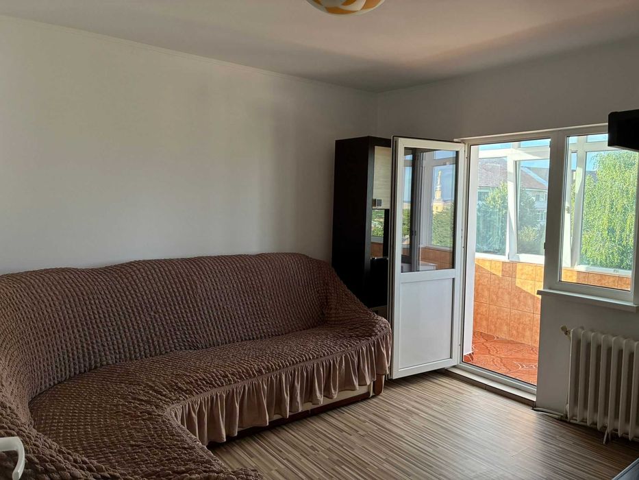 Vand apartament 2 camere decomsndat