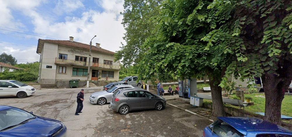 КЪЩА С ДВОР    с.Могилино