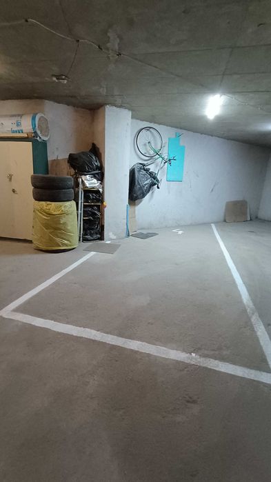 Продава ГАРАЖ, ПАРКОМЯСТО, гр. София, улица Любляна 42.