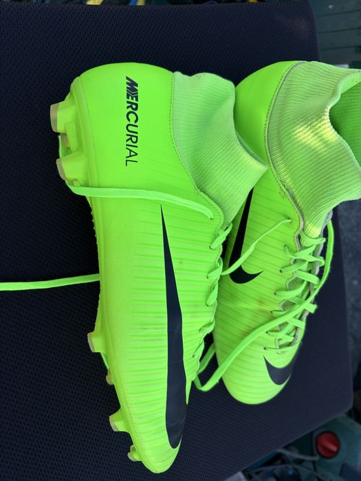 Ghete fotbal nike mercurial
