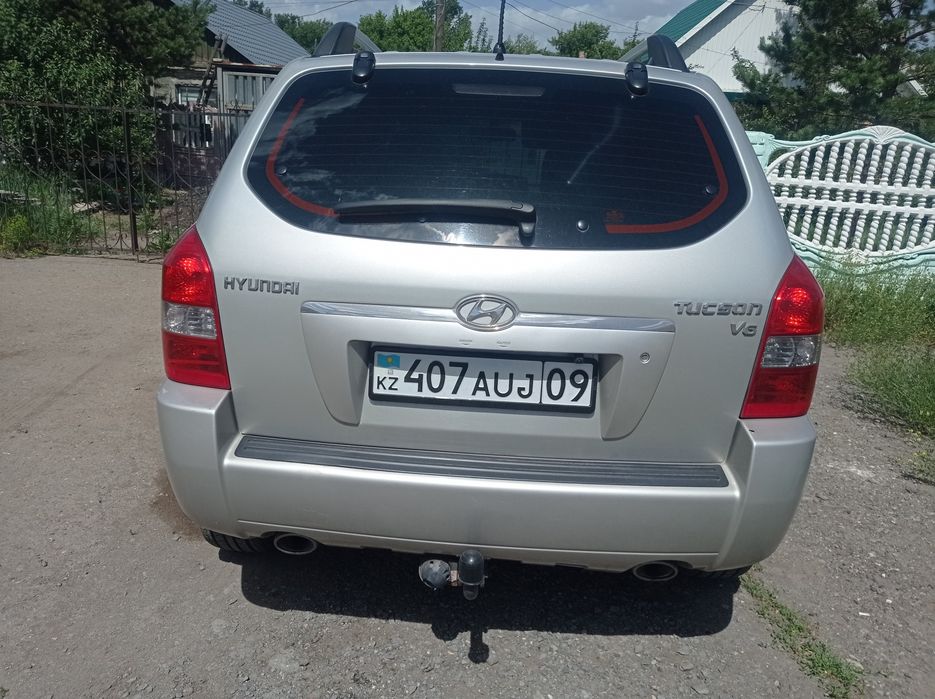 Hyundai Tucson 2008 2.7 л.