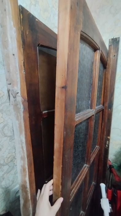 Продаются двери 2 дерево +1 канадка