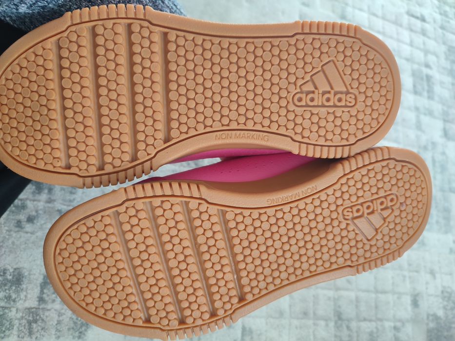 Маратонки Adidas за момиче 35 н