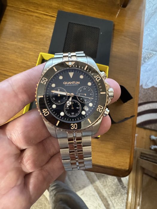 Продавам мъжки часовник Quantum