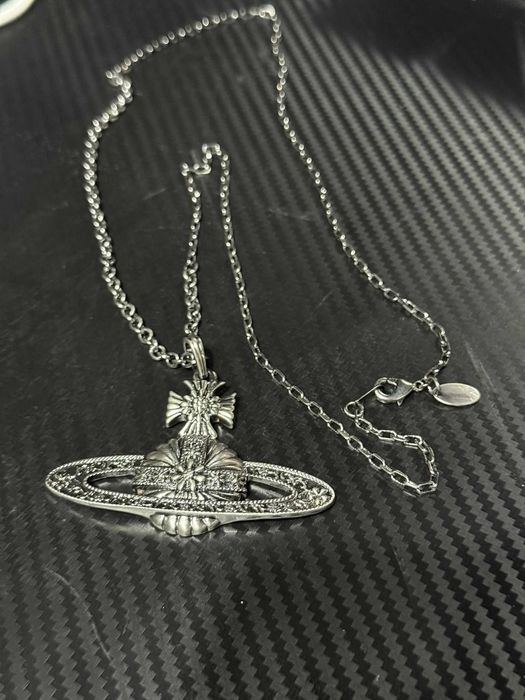 Lantisor Vivienne Westwood VW Saturn Pendant
