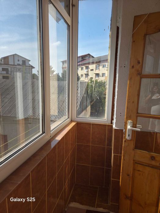 Inchiriez apartament 2 camere, in Burdujeni, zona Moldova