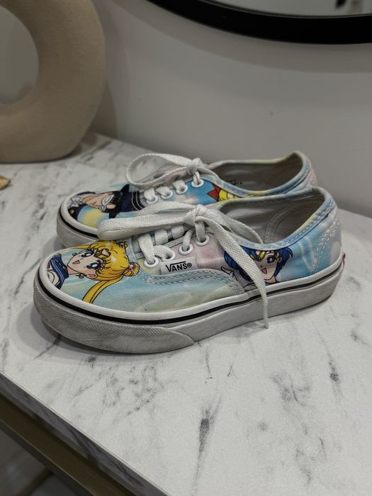 Кроссовки на девочку