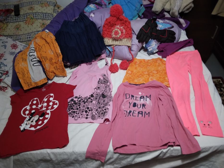 Vând hăinuțe pentru copiii 4-14 ani
