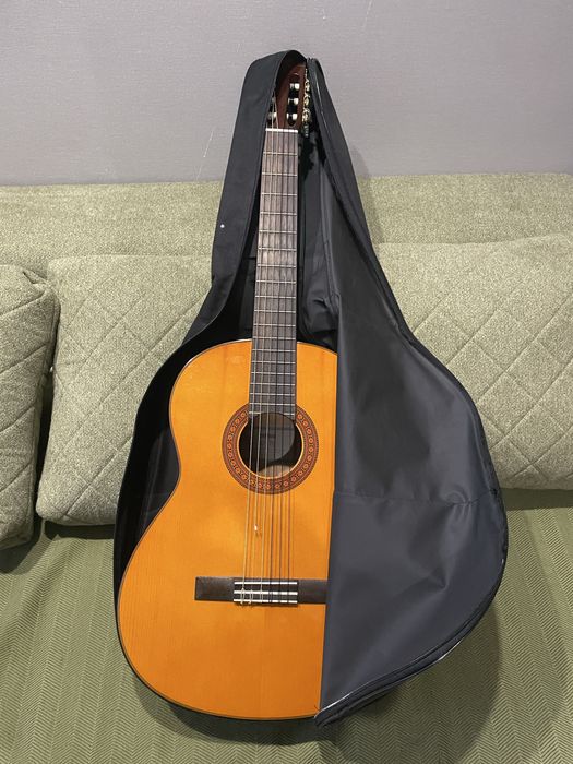 Продам гитару Yamaha C-70