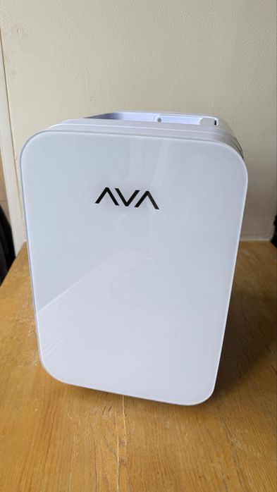 Бьюти холодильник для косметики AVA