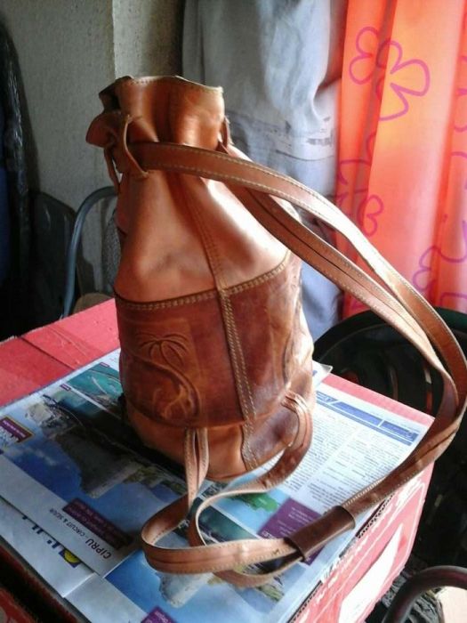 Rucsacel din piele