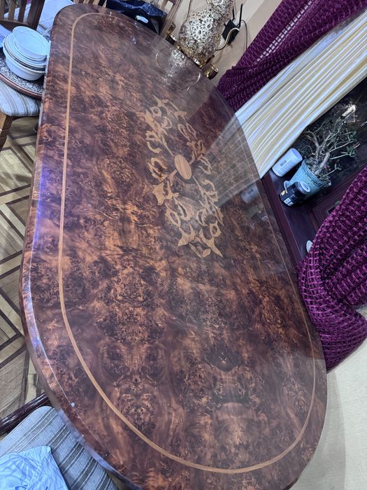 Продается стол большой со стульями