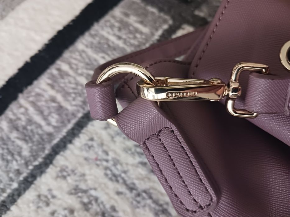 Vând geanta tommy hilfiger noua!