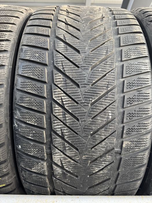 Anvelope 295/30/22 Vredestein