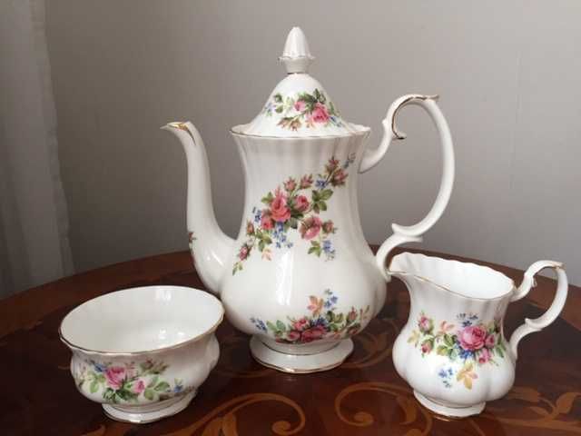 Set ceainic, zaharnita si latiera Royal Albert Moss Rose