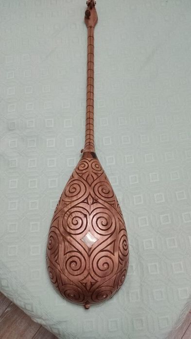 Домбыра,Қобыз,футляр сатамын