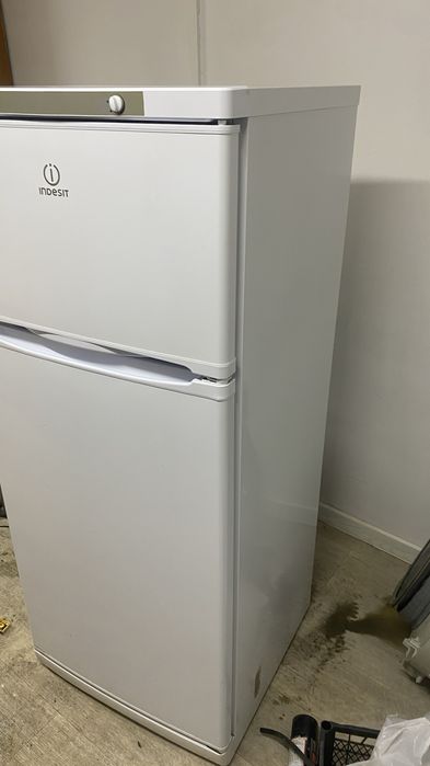 Холодильник indesit