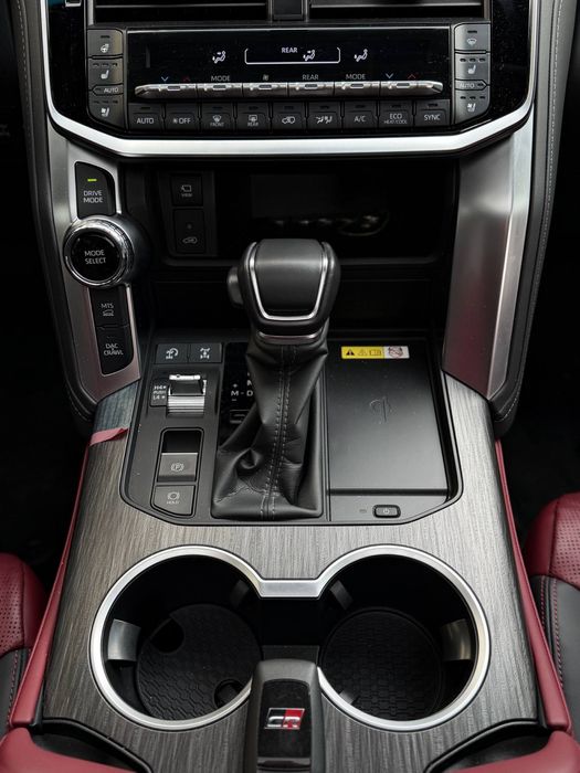 Toyota Land Cruiser LC300 GR Sport