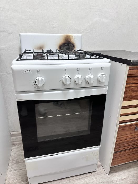 Продам газ. Плиту 5000 тенге