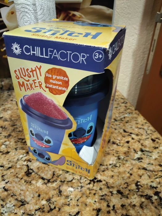 Чаша , която прави скрежина на disney