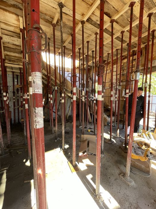 Popi metalici si schela de inchiriat