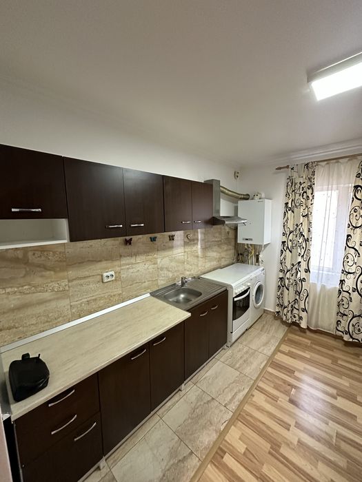 Inchiriez apartament 2 camere decomandat