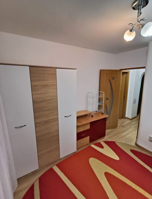 PF închiriez apartament cu 3 camere în Mănăștur