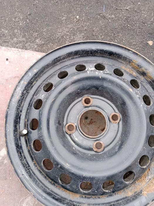 Диски колес легкового автомобиля