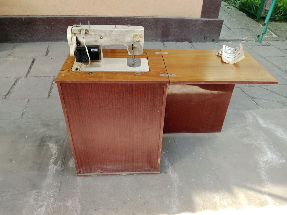 Продам швейную машинку чайка