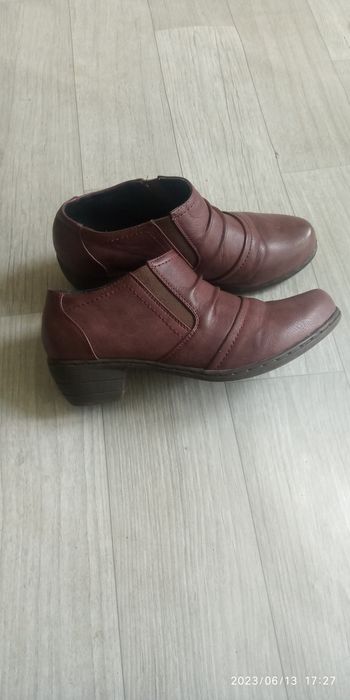 Елегантни кожени дамски обувки