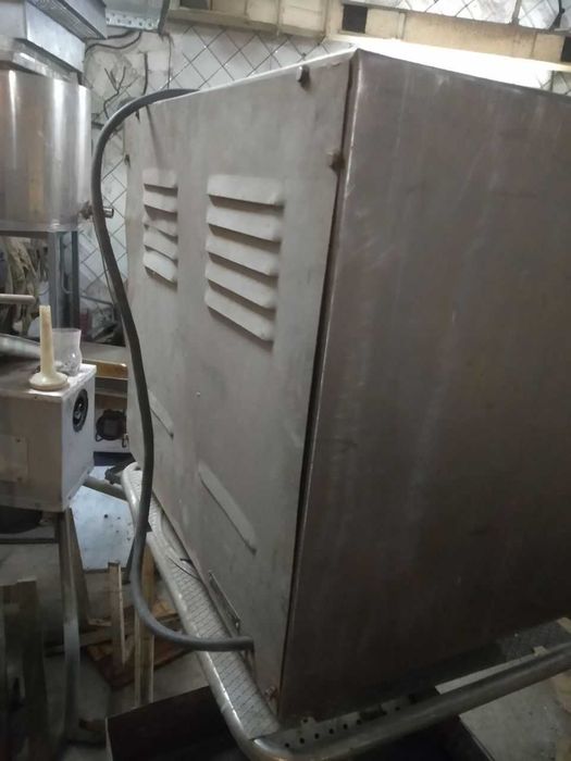 Печка, духовка, сухожаровой шкаф. Объём 80 литров.