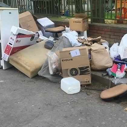 Evacuare, debarasare apartament, casă ,curte
