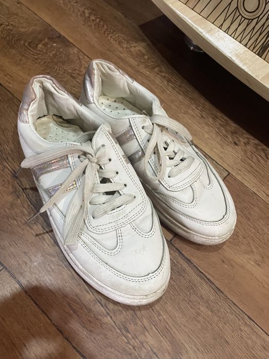 Продам обувь, каждая по 1000